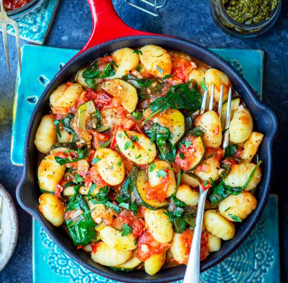 Gnocchipfanne mit Spinat und Tomaten