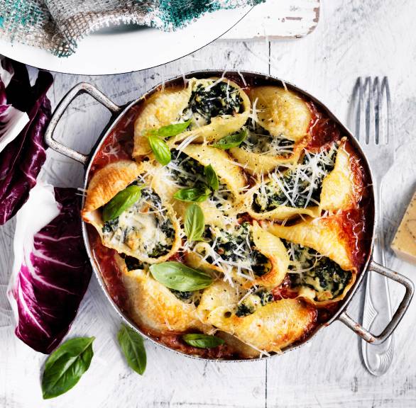Gratinierte Conchiglioni mit Mangold-Ricotta-Füllung