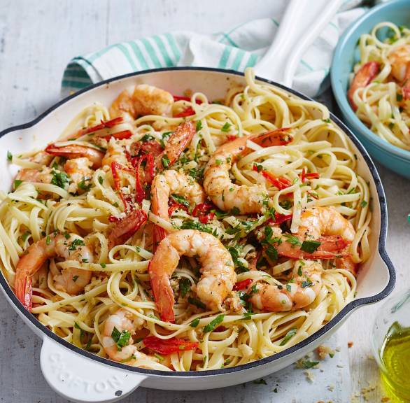 Linguine mit Garnelen und Parmesanbröseln