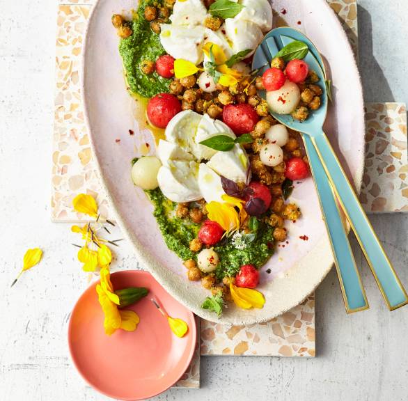 Melonen-Mozzarella-Salat mit Pesto
