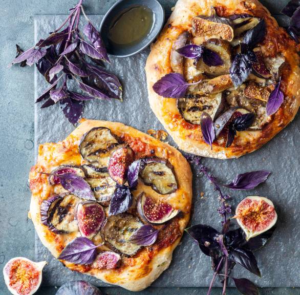 Minipizza mit Auberginen und Feigen
