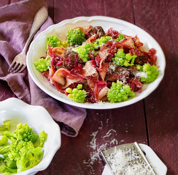Pappardelle mit Hähnchenleber in Zwiebel-Kirsch-Soße