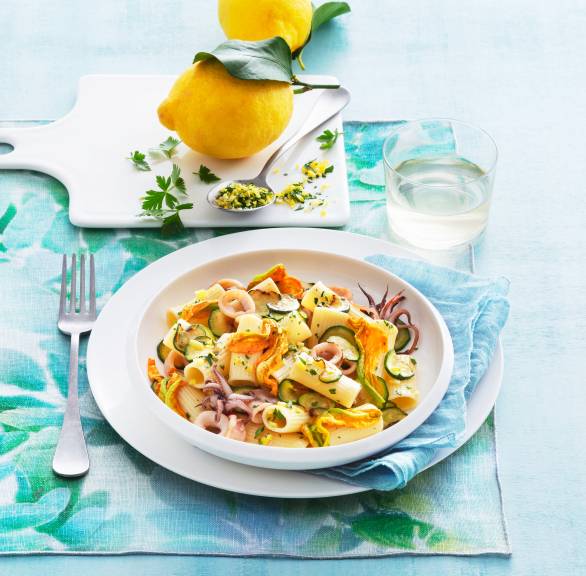 Rigatoni mit Calamaretti und Zucchini