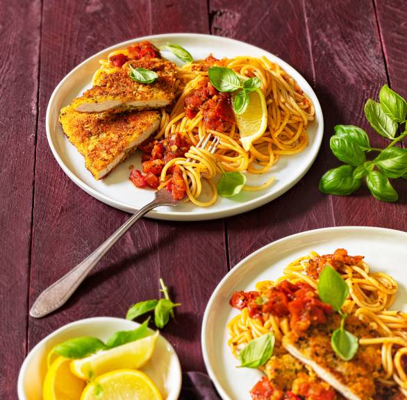 Spaghetti all'arrabbiata mit Putenschnitzeln