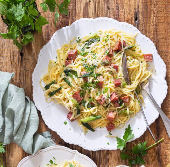 Spaghetti mit Salamicarbonara