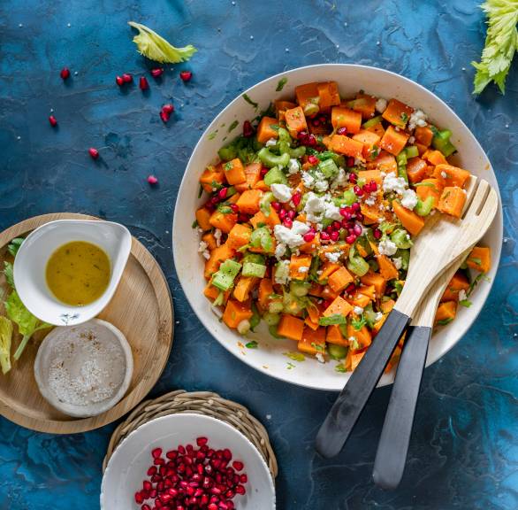 Süßkartoffelsalat mit Feta und Granatapfel