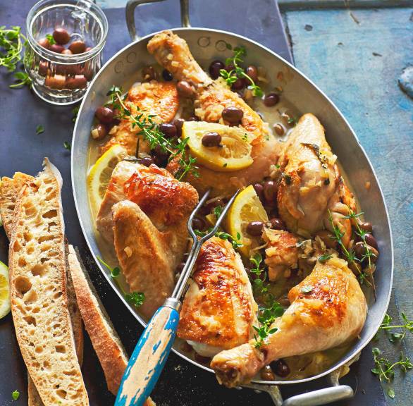 Zitronenhähnchen mit Oliven und Kräutern