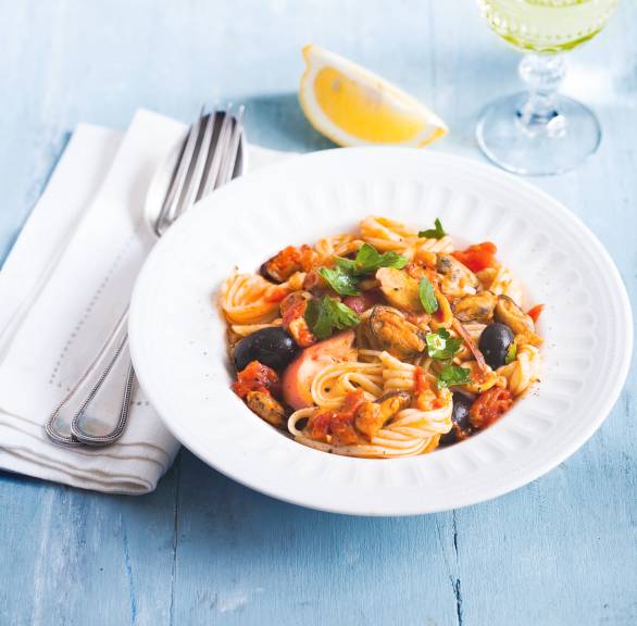 Linguine mit Meeresfrüchte-Tomatensugo