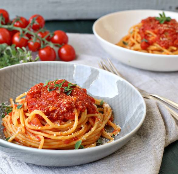 Spaghetti mit Tomatensoße