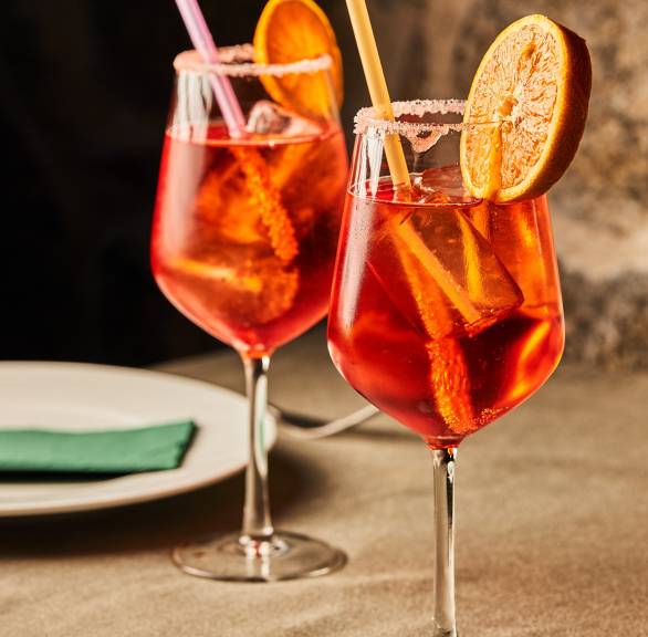 Schnelle Lillet Bowle mit Beeren - das Original | SoIsstItalien