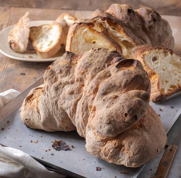 Pane di Matera auf einem Backblech