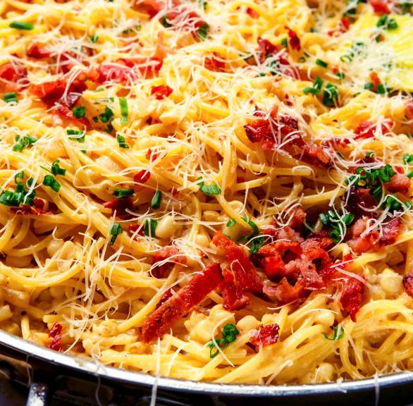 One Pot Spaghetti in einer Pfanne im close up