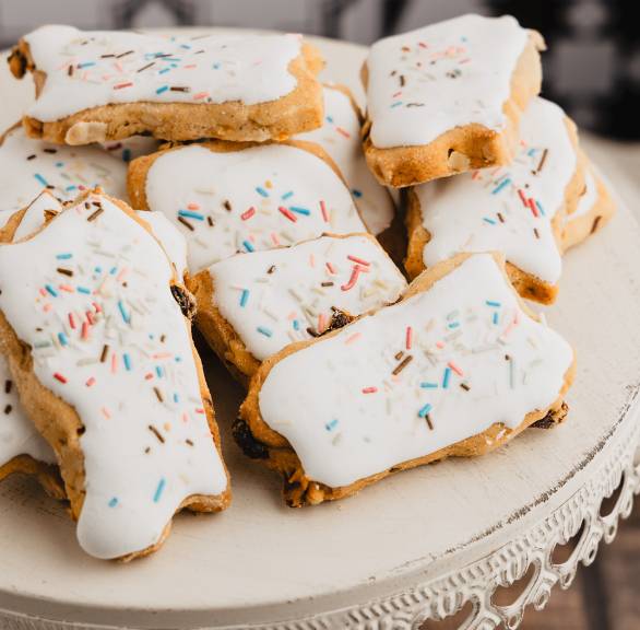 Papassini Kekse auf einer Kuchenplatte