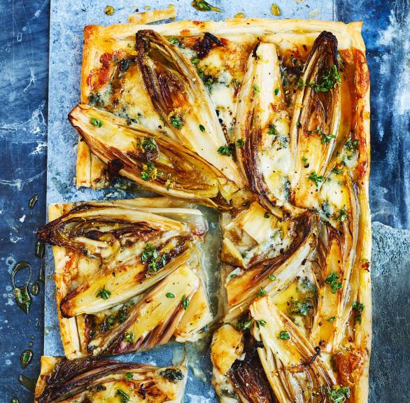Einfache Chicorée-Tarte mit Blätterteig und Dolcelatte