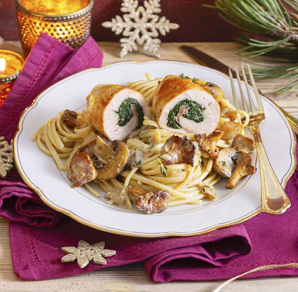 Hähncheninvoltini mit Linguine in Pilzsoße