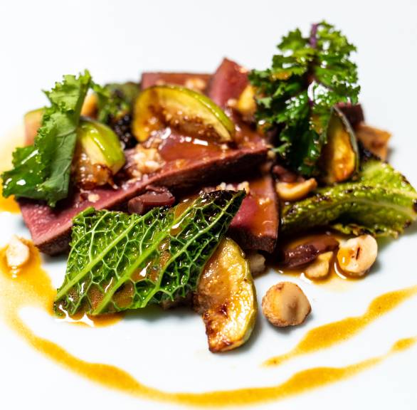 Gefülltes Schweinefilet mit Haselnussgnocchi: Ein kulinarisches ...