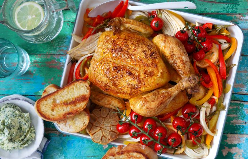 Zitronenhähnchen aus dem Ofen mit buntem Gemüse