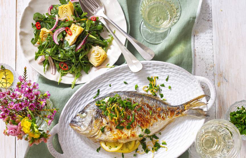 Gegrillte Dorade mit Artischocken-Rucola-Salat