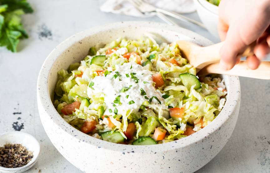 Gemischter Salat mit Joghurtsoße