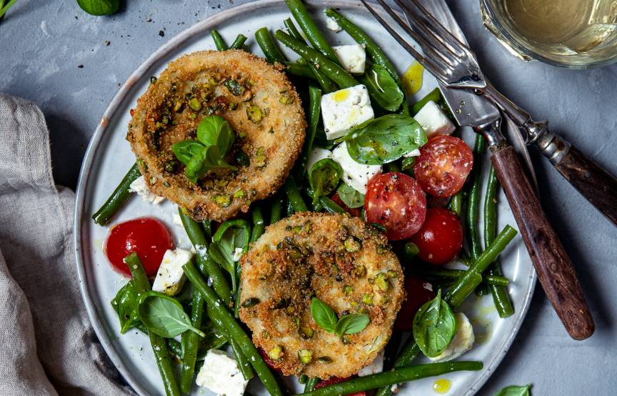 Knusprige Artischockenböden mit Schafskäse-Bohnen-Salat