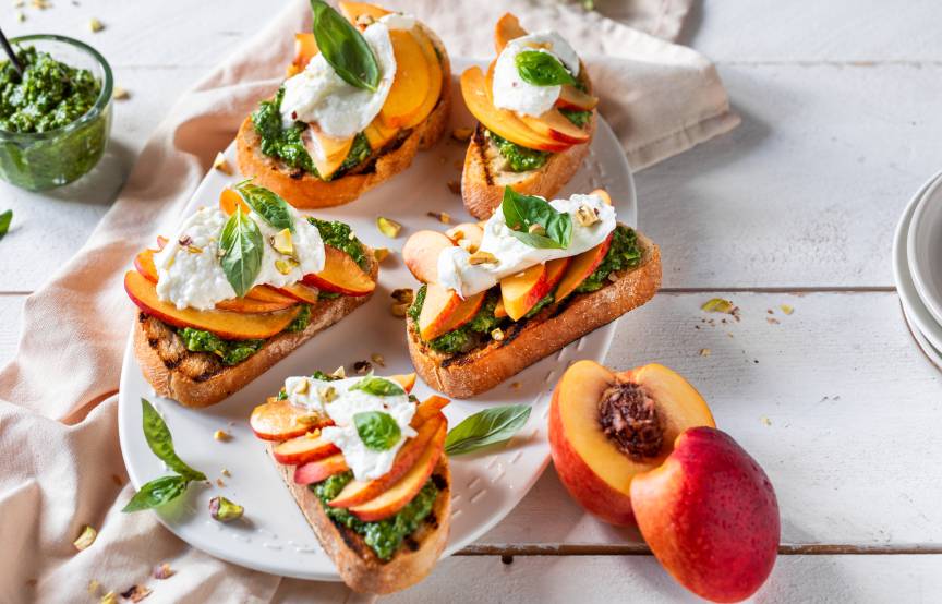Nektarinen-Caprese-Bruschette