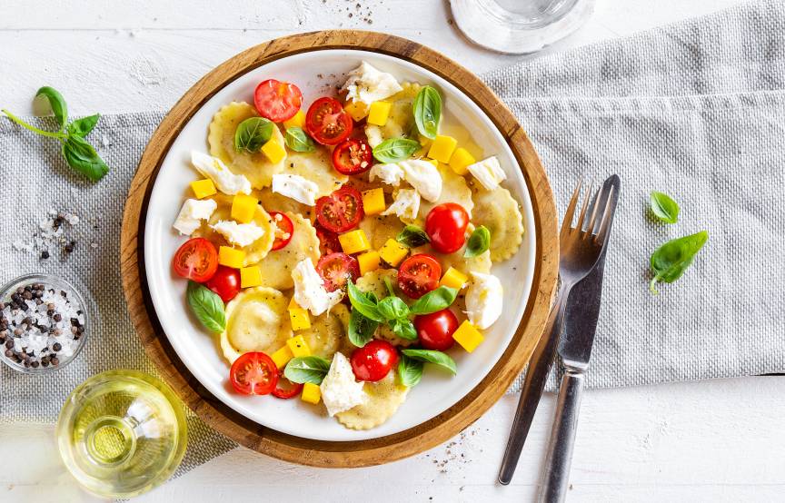 Raviolisalat mit Mango