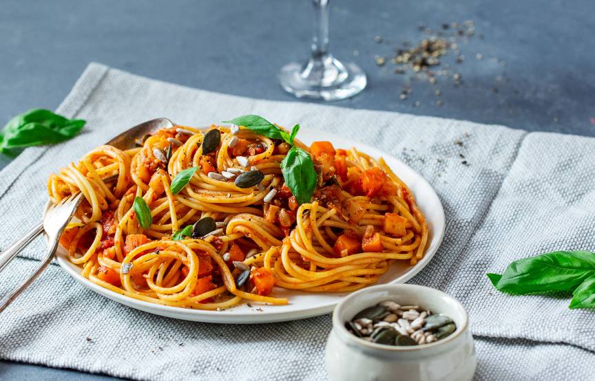 Spaghetti mit veganer Kern-Bolognese