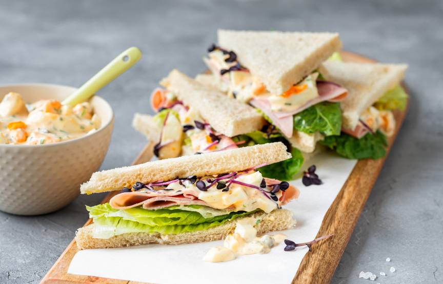 Tramezzini mit Eiersalat und Prosciutto cotto