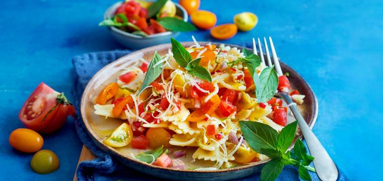 Schnelle Sommerpasta mit kalter Tomatensoße