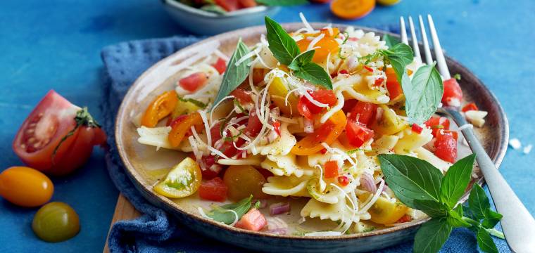 Schnelle Sommerpasta mit kalter Tomatensoße