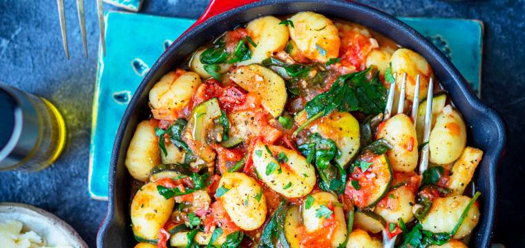Gnocchipfanne mit Spinat und Tomaten