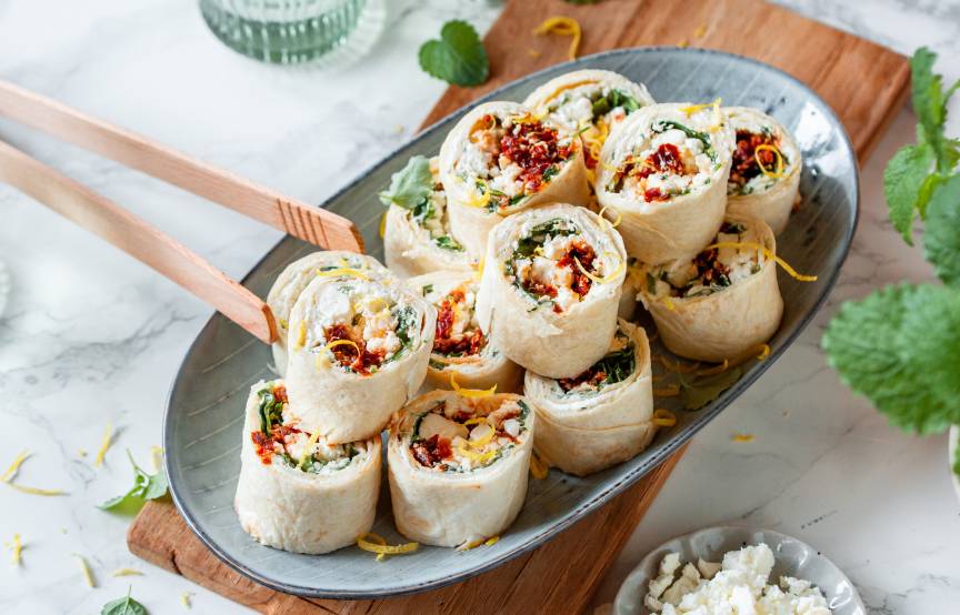 Würzige Tomaten-Frischkäse-Röllchen – schnell gemachter Snack ...