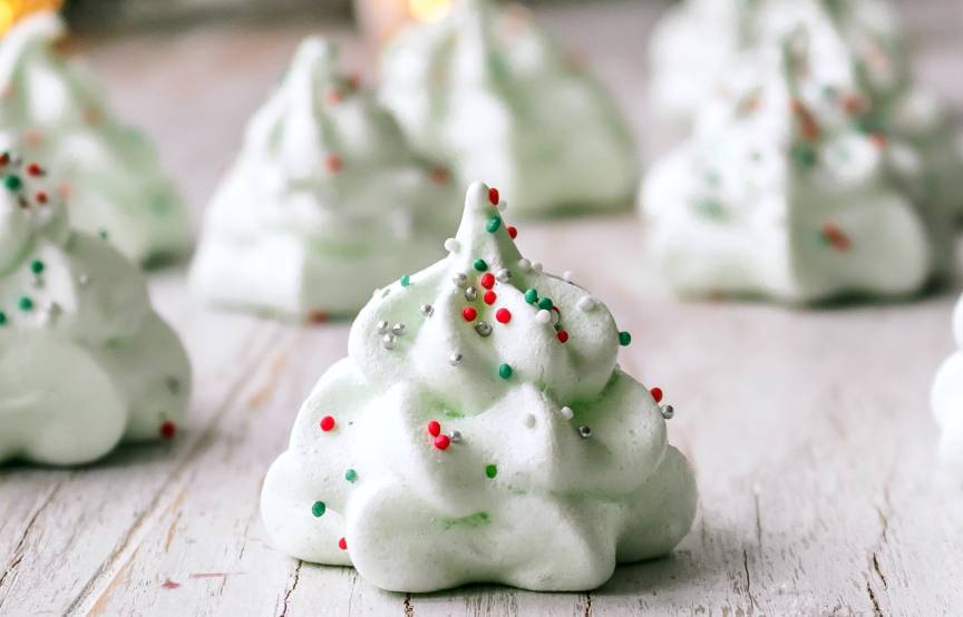 Tannenbäumchen aus Baiser für Weihnachten | SoIsstItalien