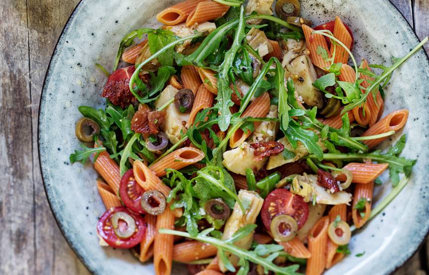Salat mit roten Penne und getrockneten Tomaten | SoIsstItalien