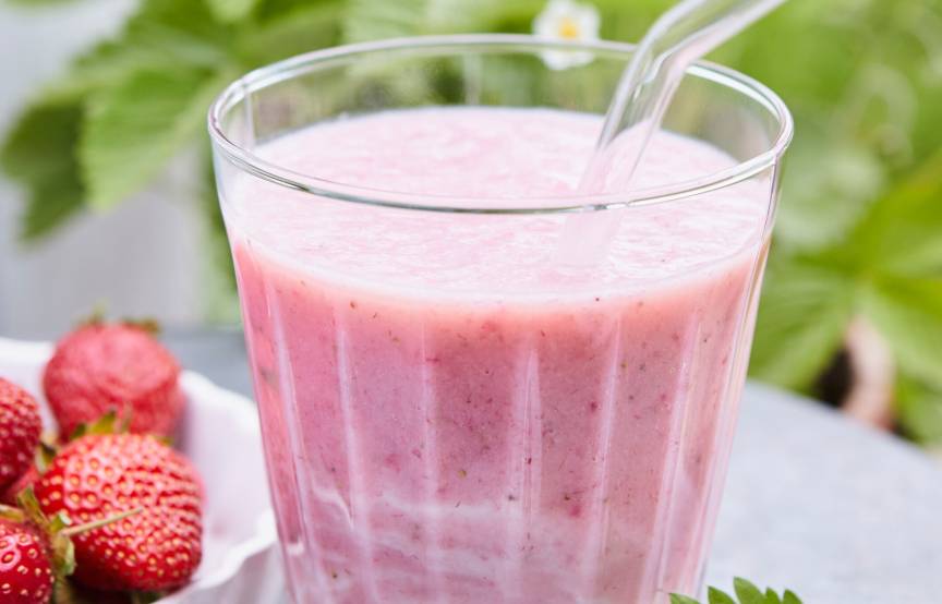 Leichter Erdbeer-Buttermilch-Shake für heiße Tage | SoIsstItalien