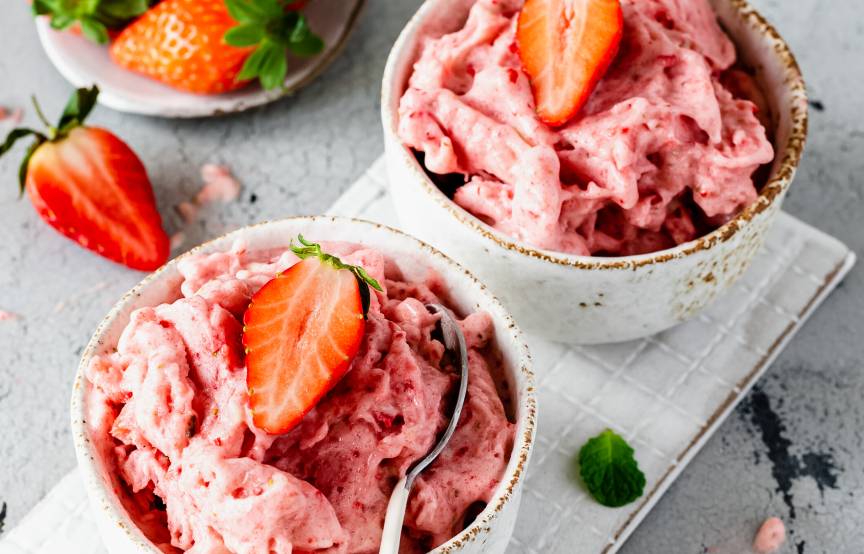 Schnelle Erdbeer-Nicecream mit Banane | SoIsstItalien