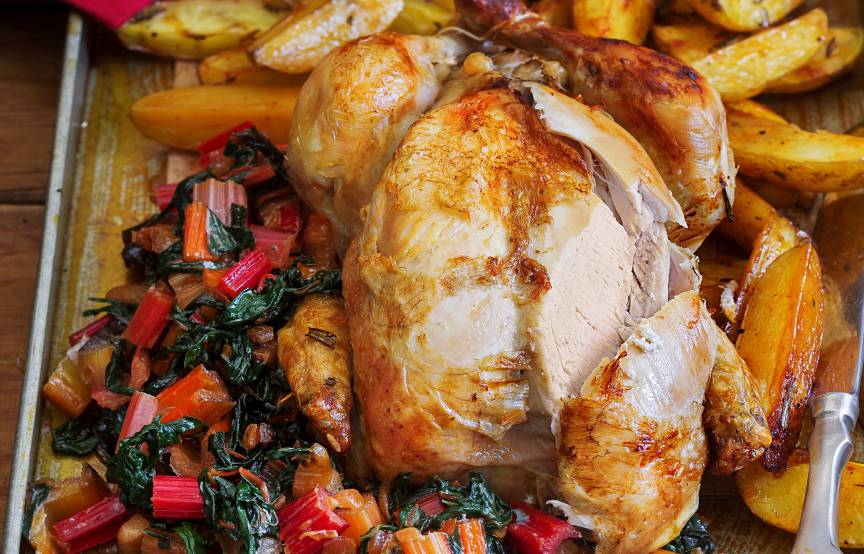 Gefüllte Poularde mit Rosmarinkartoffeln – Das italienische ... Gefüllte Poularde mit Rosmarinkartoffeln – Das italienische ...