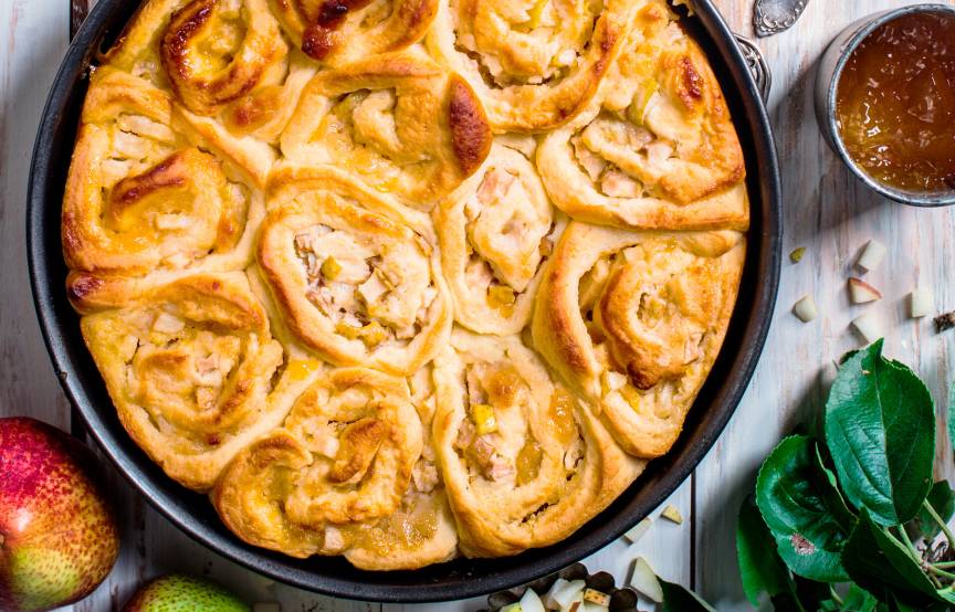 Hefeschneckenkuchen mit Marzipan und Birnen – Süßer Genuss aus Italien ...