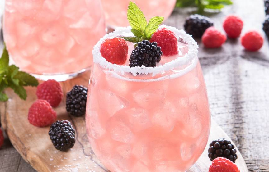 Fruchtiger Brombeer-Himbeer-Drink mit Kokosnote | SoIsstItalien