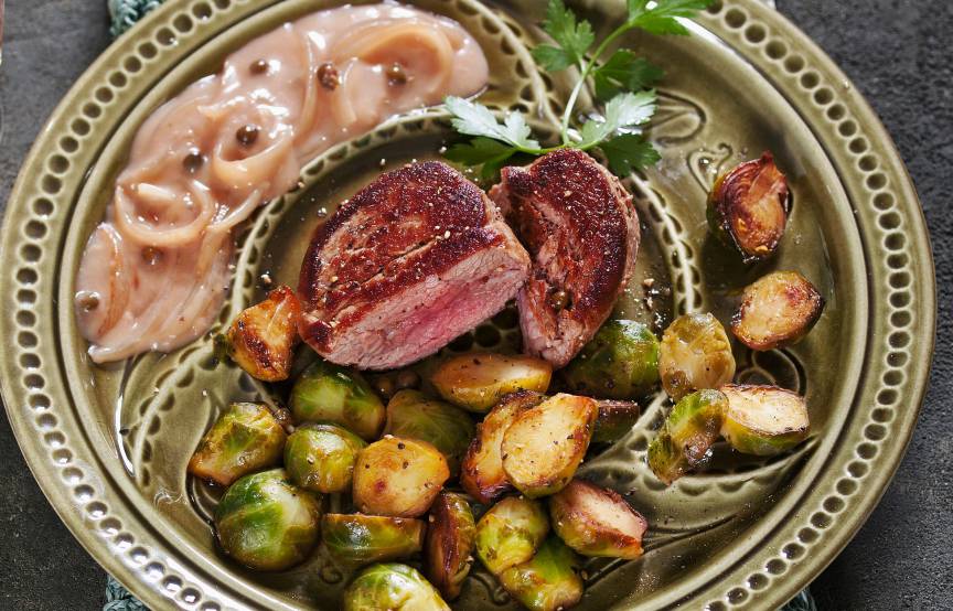 Kalbsmedaillons mit Rosenkohl einfach lecker | SoIsstItalien Kalbsmedaillons mit Rosenkohl einfach lecker | SoIsstItalien