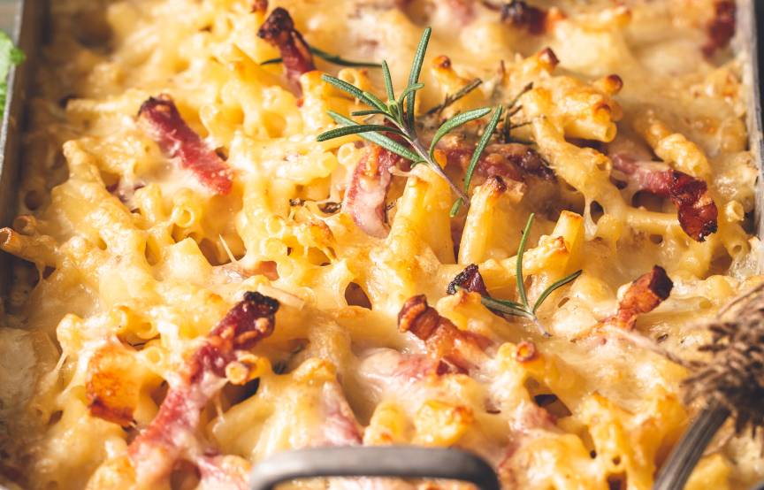 Einfacher Spitzkohlauflauf mit Nudeln & Pancetta | SoIsstItalien Einfacher Spitzkohlauflauf mit Nudeln & Pancetta | SoIsstItalien