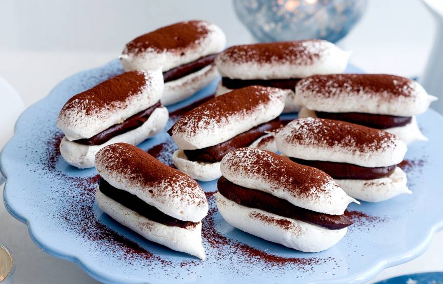 Einfache Baiser-Plätzchen mit Mandeln & Schoki | SoIsstItalien Einfache Baiser-Plätzchen mit Mandeln & Schoki | SoIsstItalien