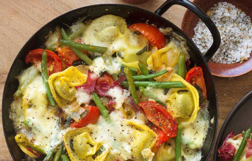 Gratinierte Tortellini mit grünen Bohnen, Bresaola und Tomaten ...