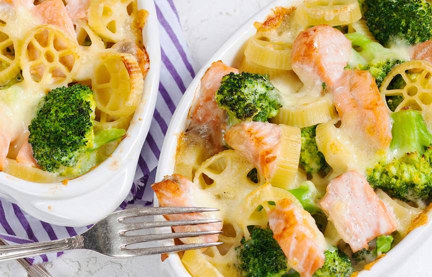 Brokkoli-Nudel-Gratin mit Lachs: einfach &amp; gesund | SoIsstItalien