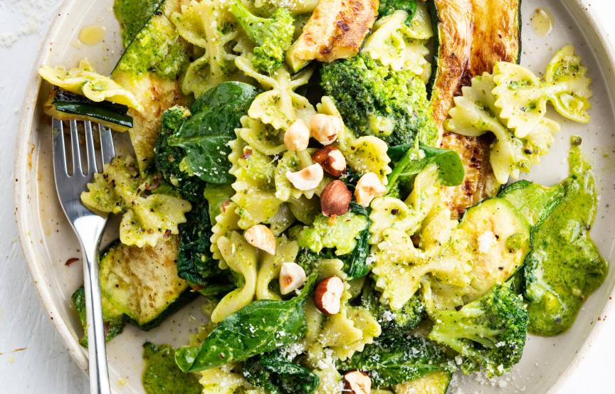 Pesto-Farfalle mit gegrillter Zucchini | SoIsstItalien