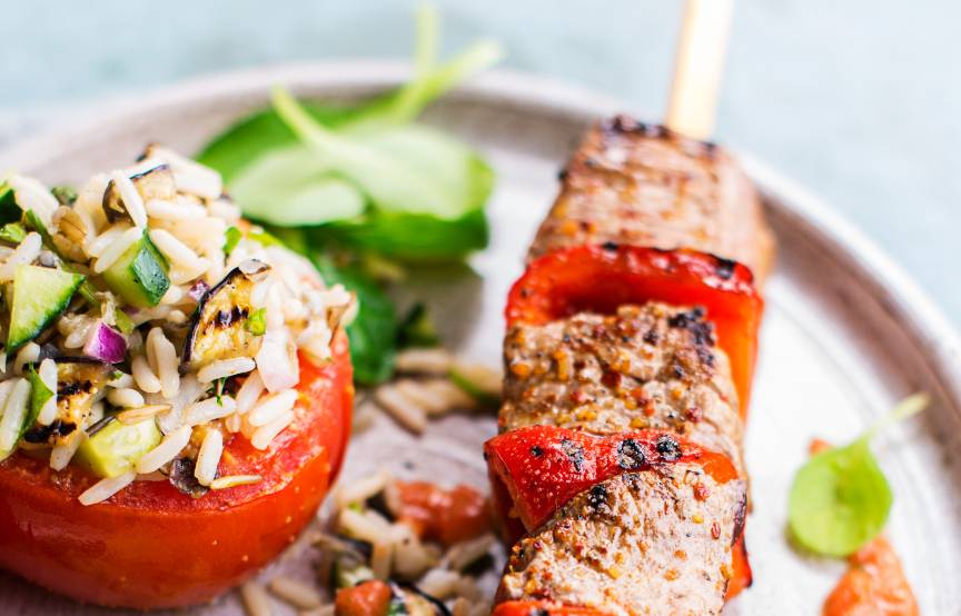 Rindfleischspieß mit gefüllter Tomate: Authentisch italienisch ...