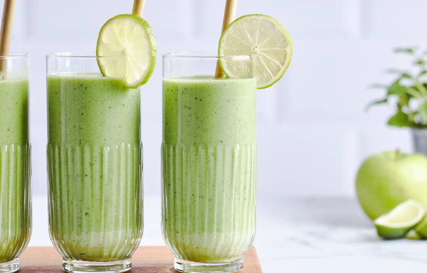 Grüner Smoothie mit Avocado, Gurke &amp; Spinat | SoIsstItalien