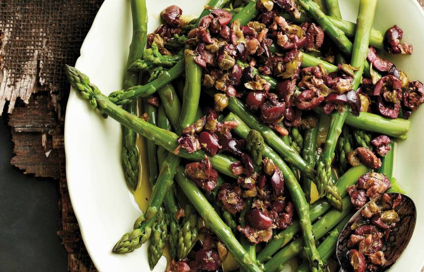 Italienischer Spargelsalat mit Oliven &amp; Sardellen | SoIsstItalien