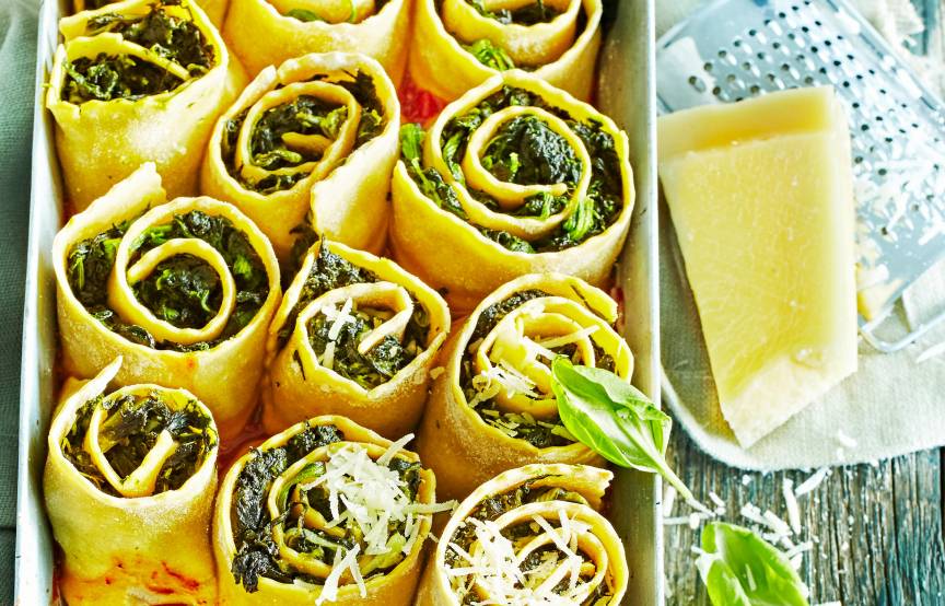 Spinatlasagne-Rollen in Tomatensoße | SoIsstItalien Spinatlasagne-Rollen in Tomatensoße | SoIsstItalien