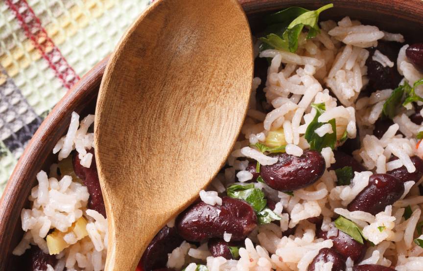 Vegetarische Reis-Bowl mit schwarzen Bohnen | SoIsstItalien